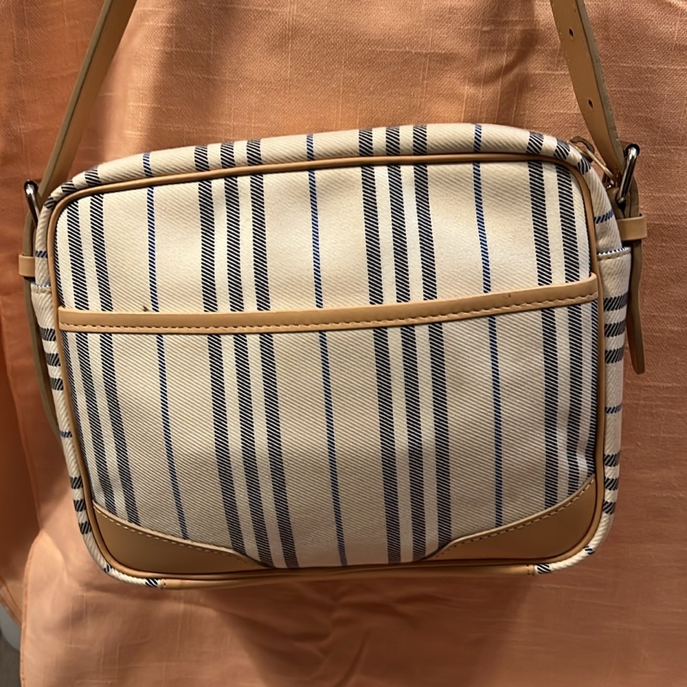 EUC authentic Burberry shoulder bag - Picture 4 of 10